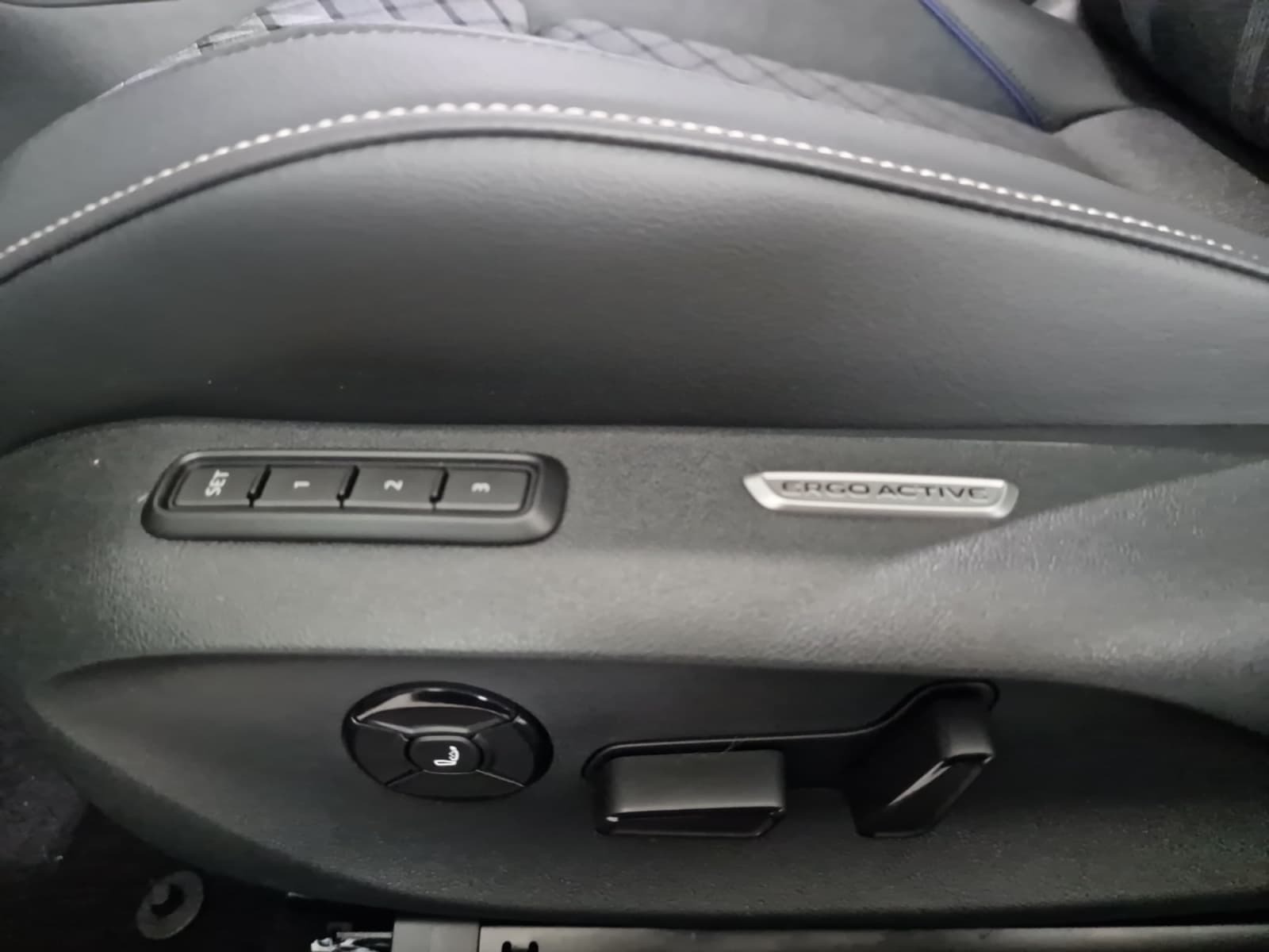 VW Passat - Bild 12